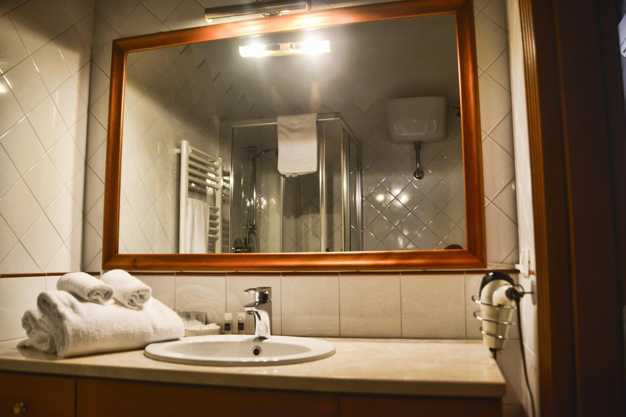 Relais Del Porto Hotel กาญารี ภายนอก รูปภาพ