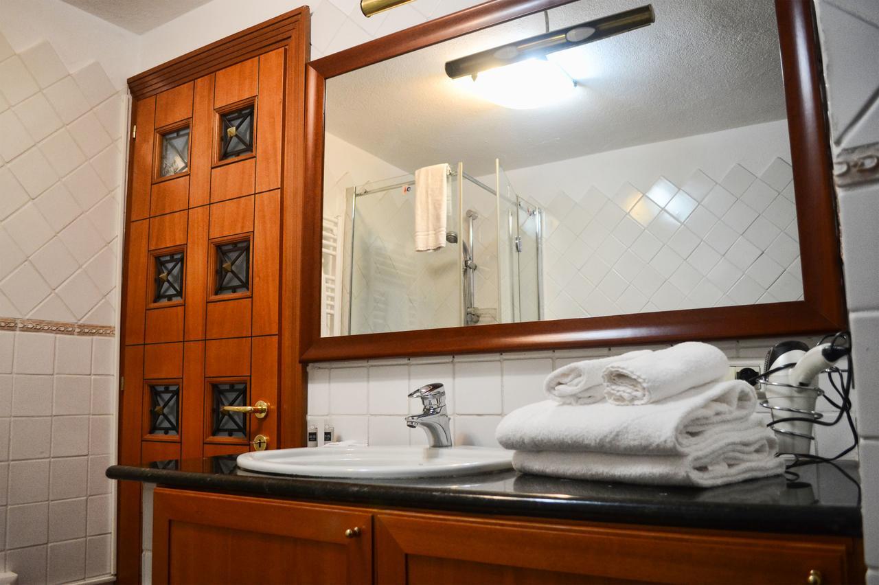 Relais Del Porto Hotel กาญารี ภายนอก รูปภาพ